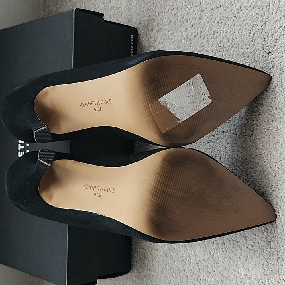 Kenneth Cole Romi Pump - Picture 5 of 9